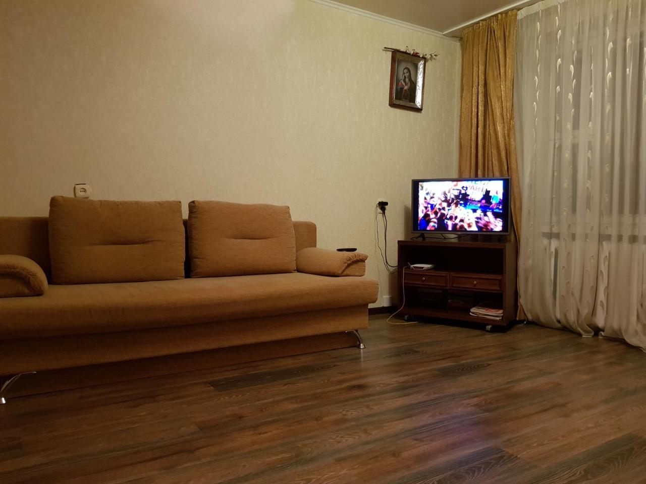 Apartment At Zhukova Street Баранавичи Екстериор снимка